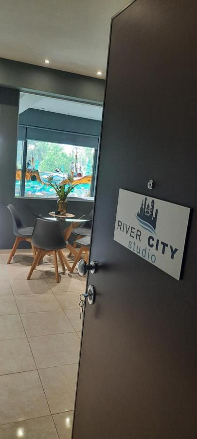 River City Studio Лариса Екстер'єр фото